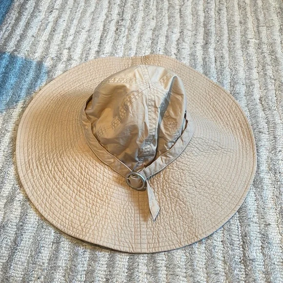 Club Monaco | Accessories | Club Monaco Beige Tan  display picture 1